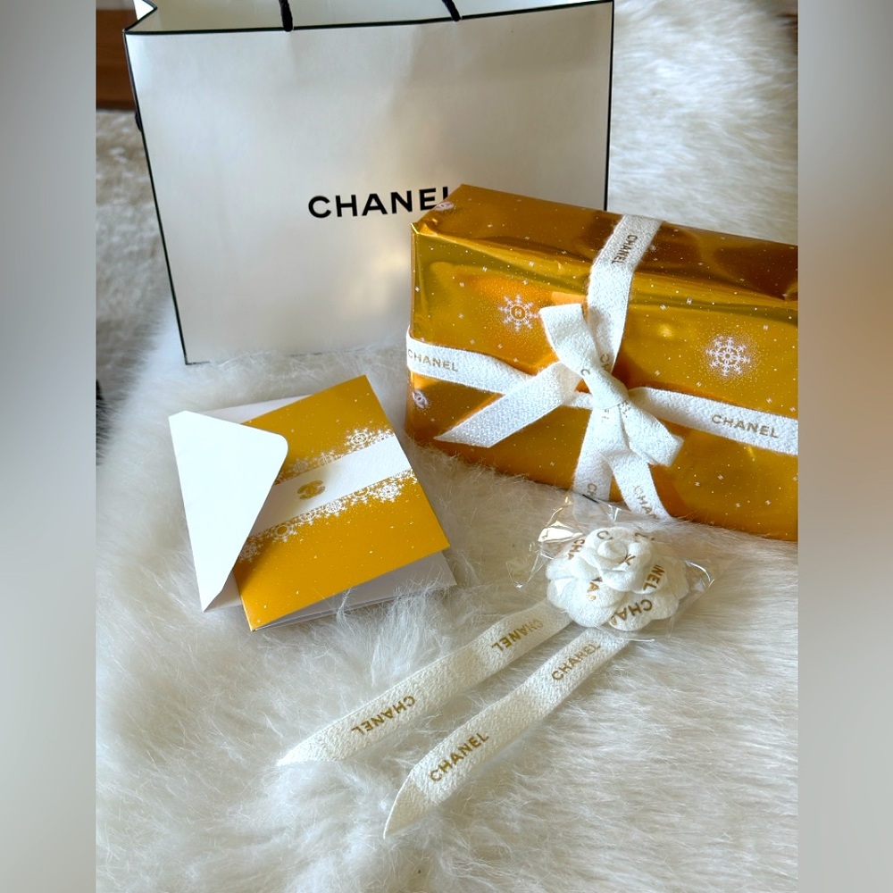 ✨ NEW Moisture To Go Holiday Set 2024 Chanel Gift Wrapped W Bag & Card ✨